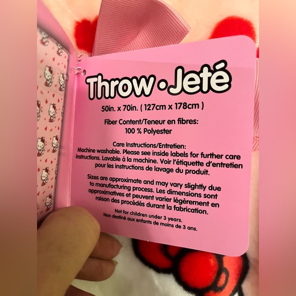 Hello Kitty Valentines Blanket - Picture 3 of 4